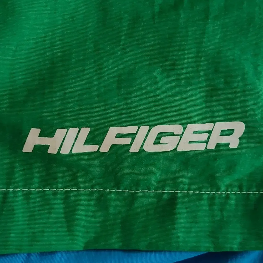 Tommy Hilfiger details side